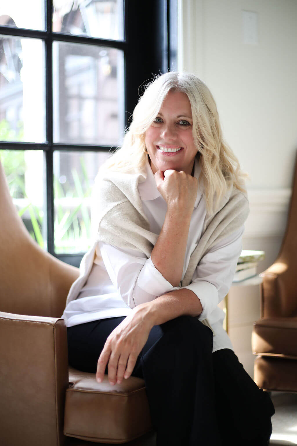 jolene-park-alcohol-free-living-mindful-drinking-sober-choice.png Jolene Park smiling and sitting in a sunlit room